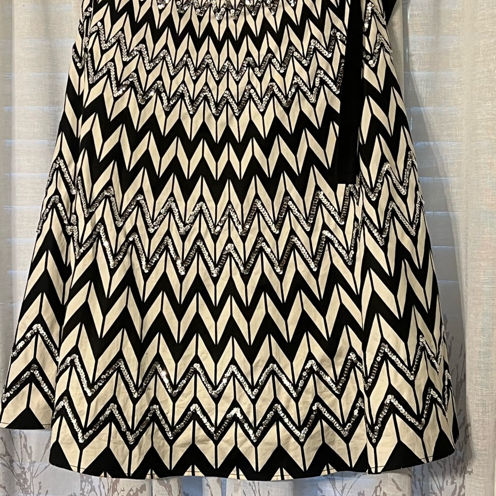 BCBGMaxAzria Black and Cream Chevron A-Line Skirt